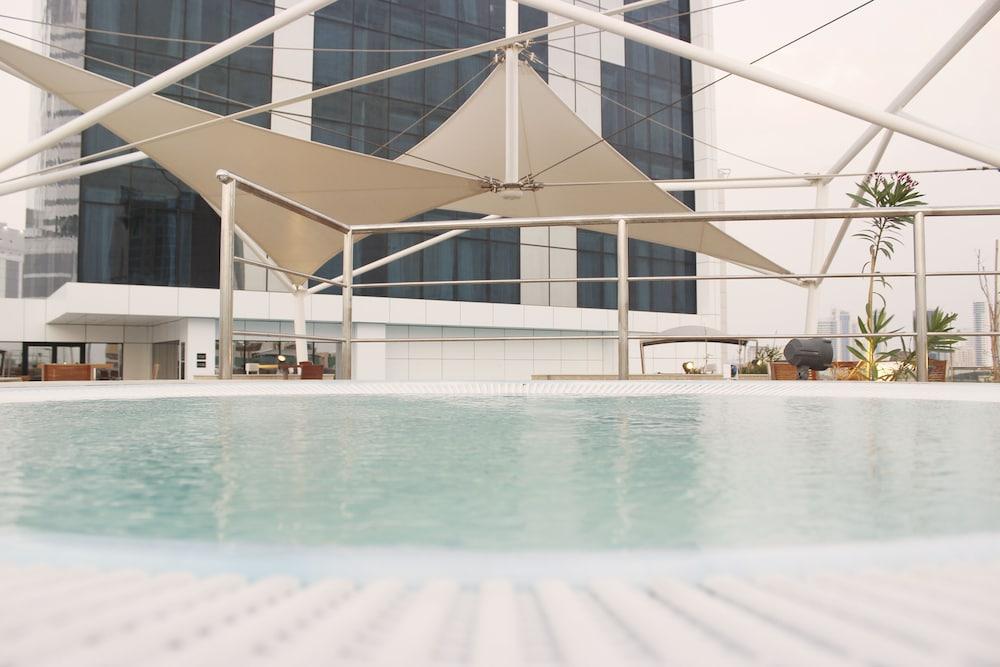 Hotel Ramee Grand And Manama