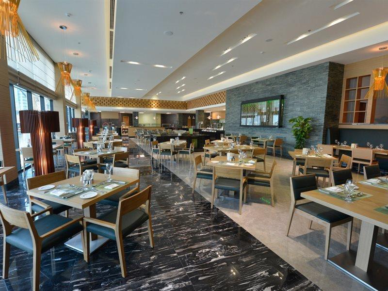 Hotel Ramee Grand And Manama