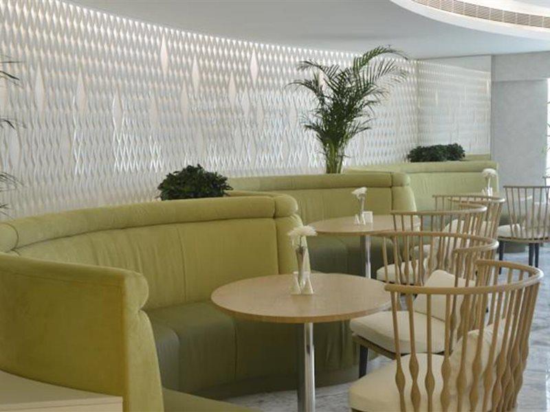 Hotel Ramee Grand And Manama